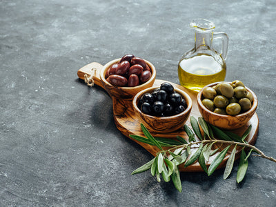 Set de Planches à Découper avec Poignée – Forme Irrégulière – Bois d’Olivier Fait Main (2 Pièces)