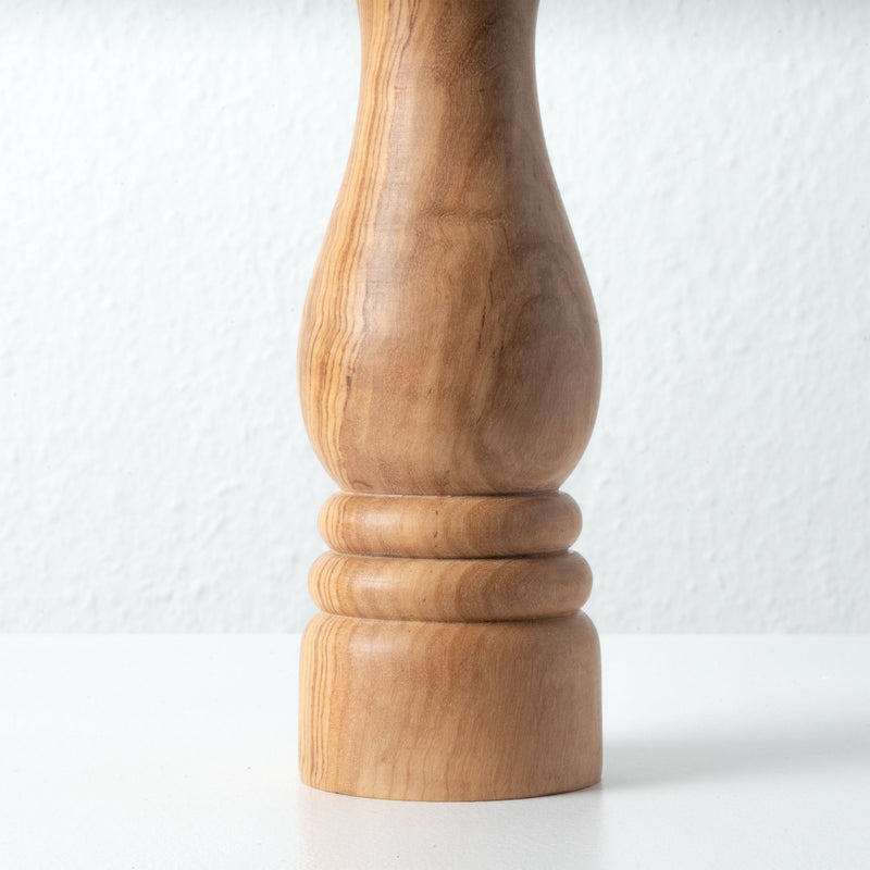 Moulin Traditionnel en Bois d’Olivier Fait Main