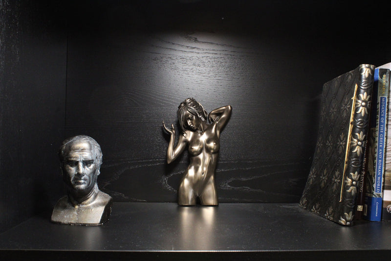 Sculpture Femme Nue (Statue en bronze coulé à froid à accrocher au mur)