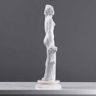 Statue de dame nue posant - sculpture en marbre