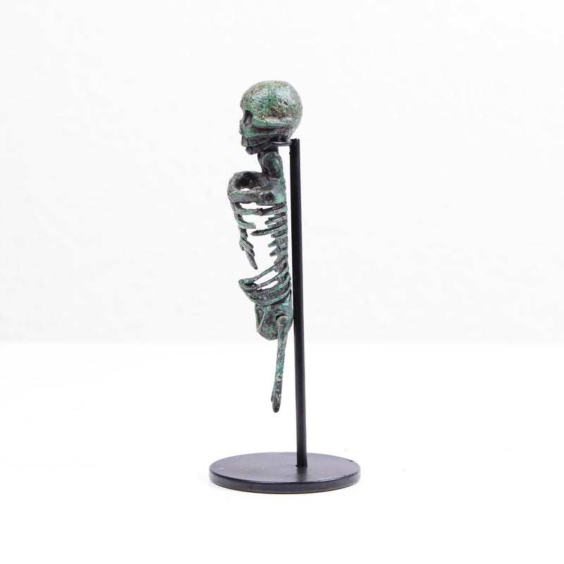 Statue du Squelette Romain - Sculpture du Memento Mori de la Larva Convivalis (Bronze coulé à froid)