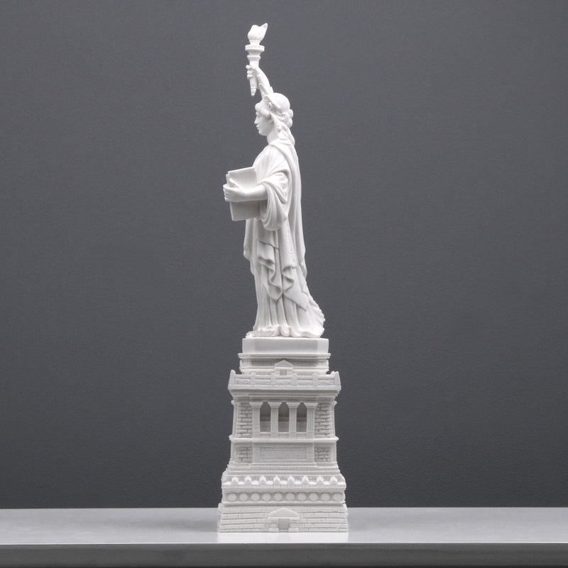 La statue de la liberté - sculpture en marbre