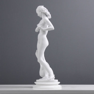 Statue de jeune femme avec un cygne - sculpture en marbre