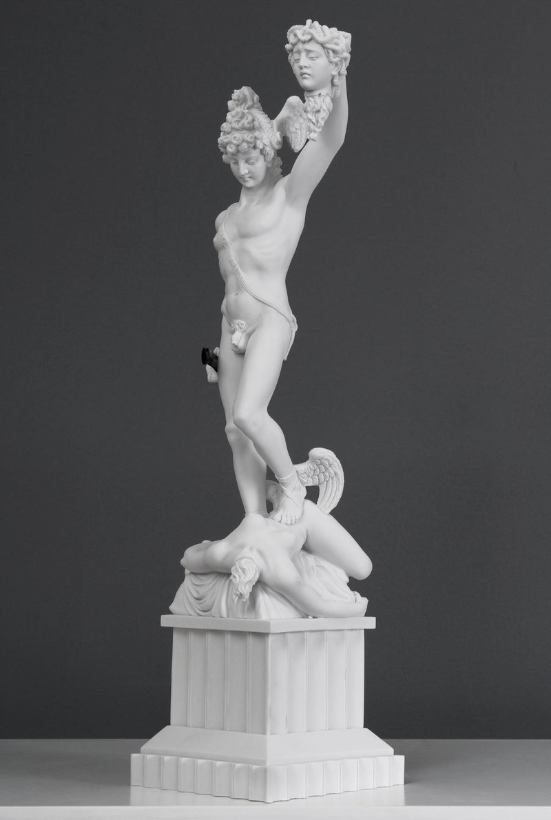 Statue Persée avec la tête de Méduse - sculpture en marbre