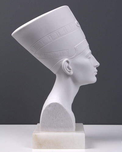 Buste de la reine Nefertiti - sculpture en marbre