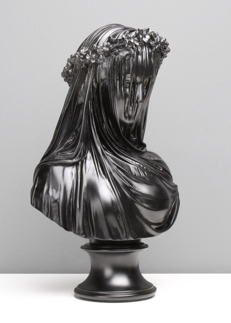 Buste de la Vierge Voilée en noir - sculpture en marbre