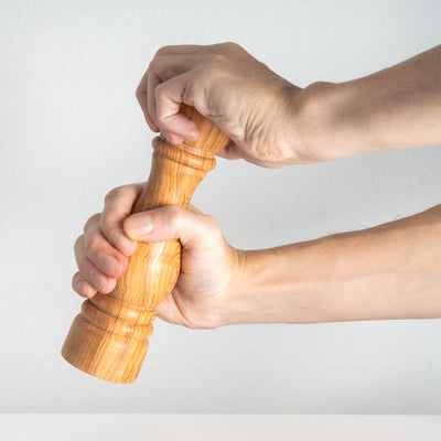 Moulin Traditionnel en Bois d’Olivier Fait Main