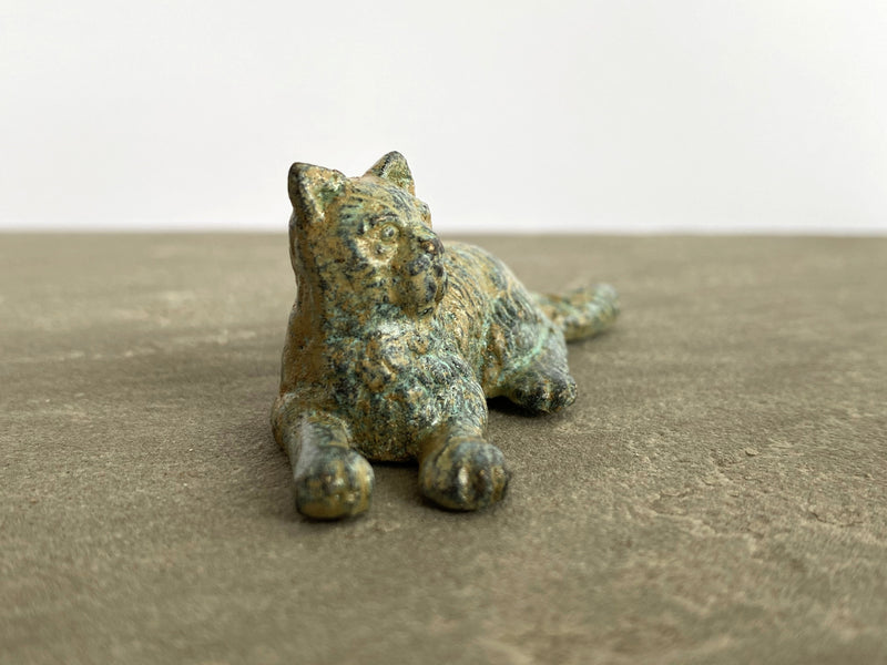 Statue Chaton couché - bronze vert