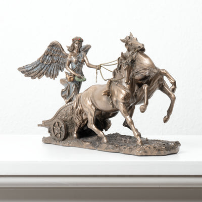 Statue Niké - Déesse de la Victoire sur un Char (Sculpture en bronze coulé à froid)