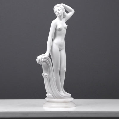 Statue de dame nue posant - sculpture en marbre