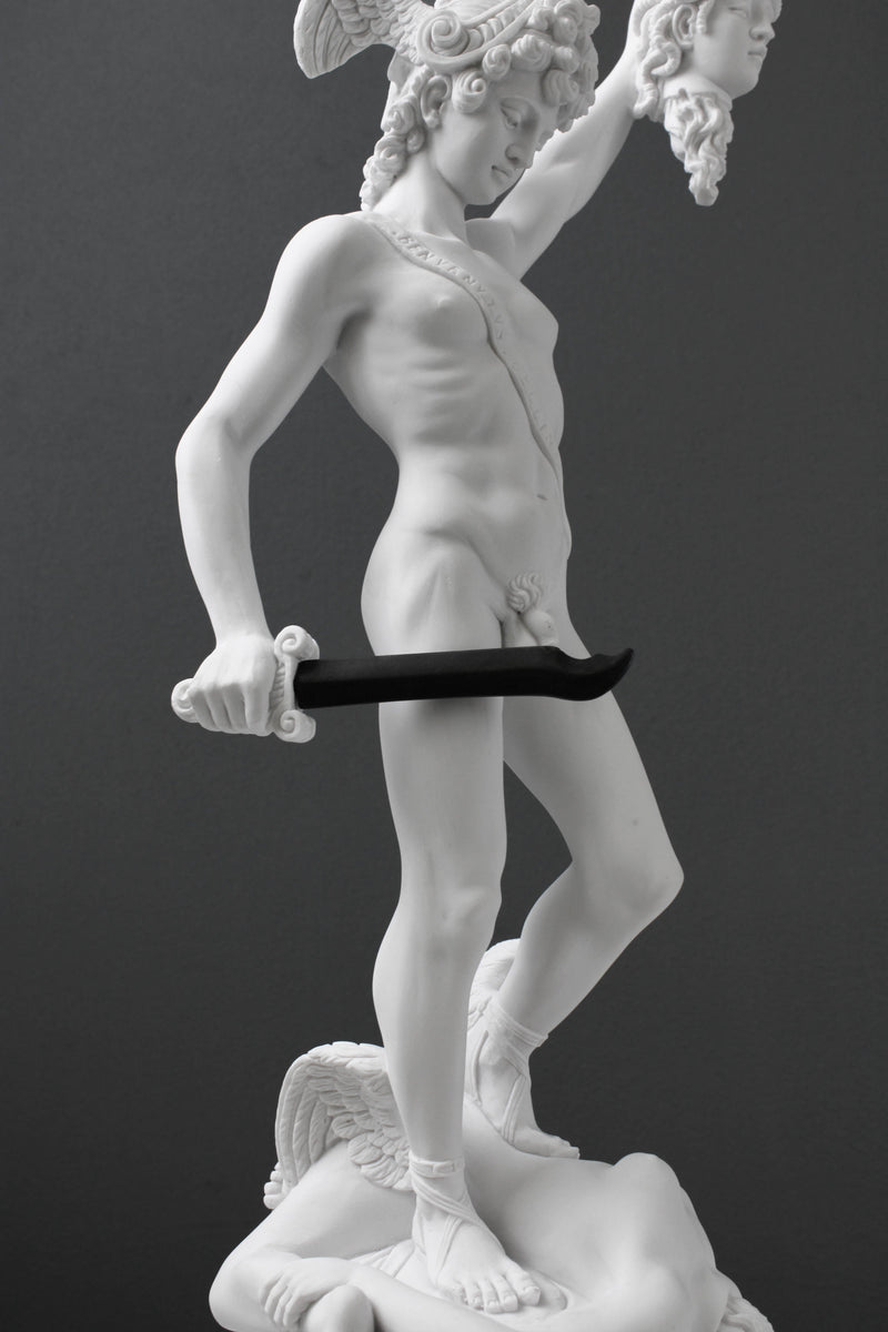 Statue Persée avec la tête de Méduse - sculpture en marbre
