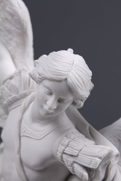 Statue de Saint Michael l'Archange - sculpture en marbre