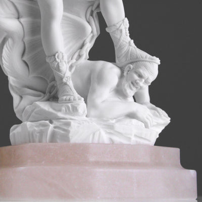 Statue de Saint Michael l'Archange - sculpture en marbre