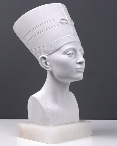 Buste de la reine Nefertiti - sculpture en marbre