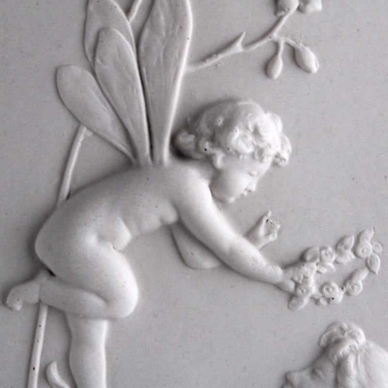 Célestine avec chérubin - Bas-relief en paire - sculpture en marbre