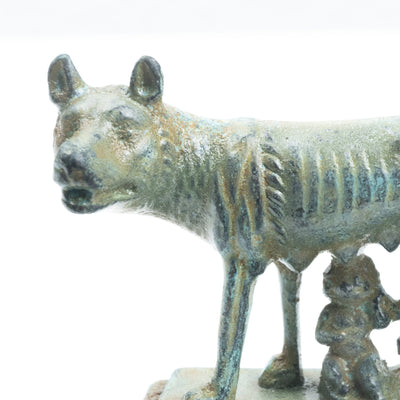 Statuette de la Louve romaine (statue du Capitole de Romulus, bronze vert)