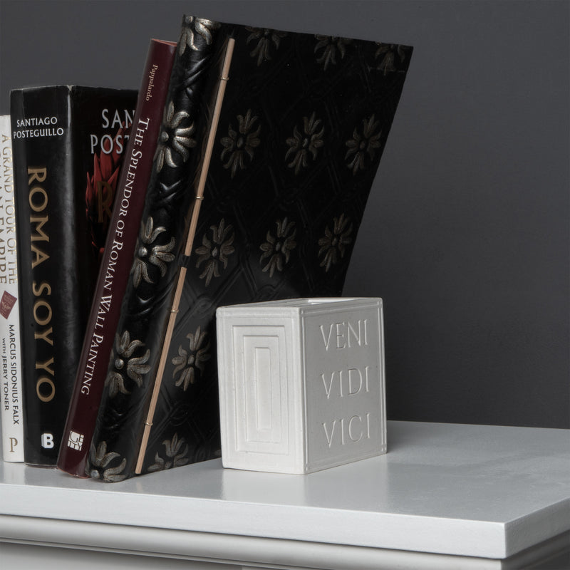 Serre-livres Veni Vidi Vici – Sculpture en relief romaine