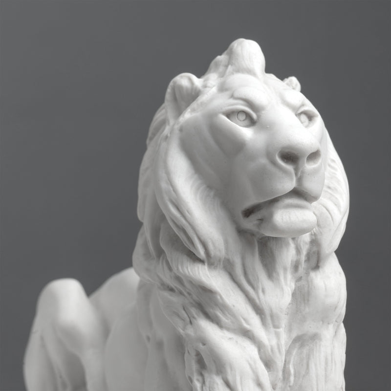 Lion de Trafalgar – Sculpture du lion de Landseer en blanc