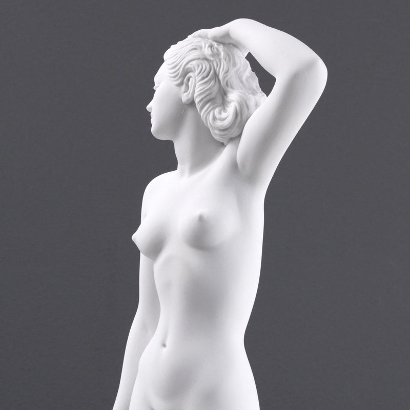 Statue de dame nue posant - sculpture en marbre