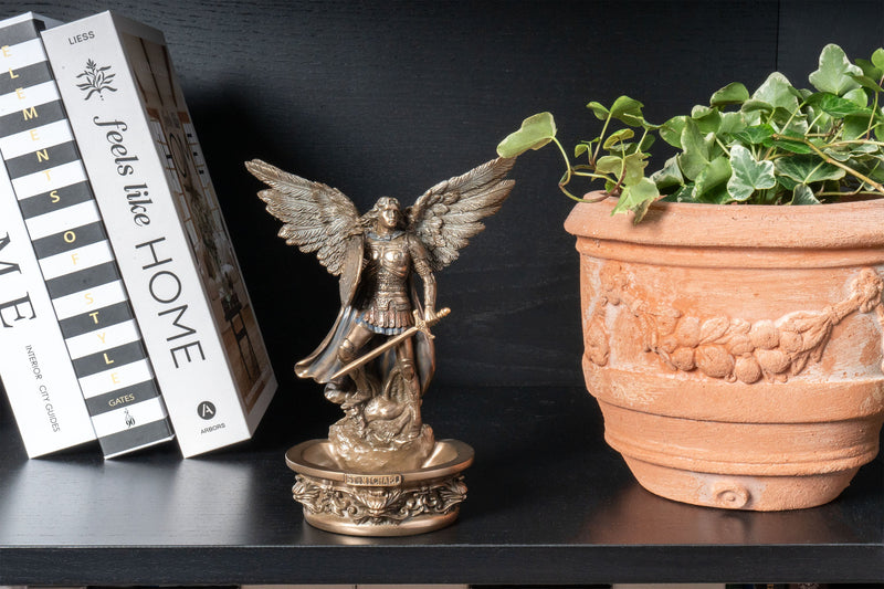 Saint Michel Archange avec Bénitier – Défenseur du Ciel (Statue en bronze à froid)