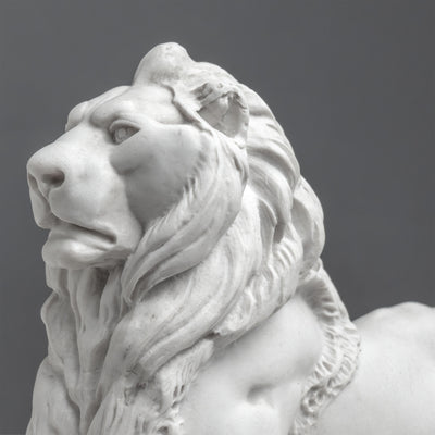 Lion de Trafalgar – Sculpture du lion de Landseer en blanc