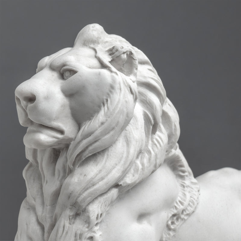 Lion de Trafalgar – Sculpture du lion de Landseer en blanc