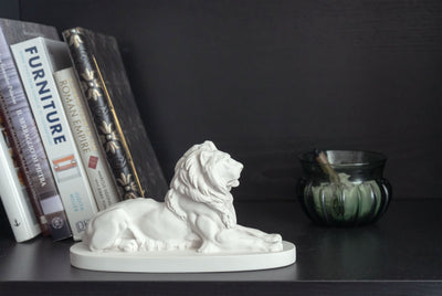 Lion de Trafalgar – Sculpture du lion de Landseer en blanc