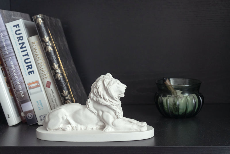 Lion de Trafalgar – Sculpture du lion de Landseer en blanc