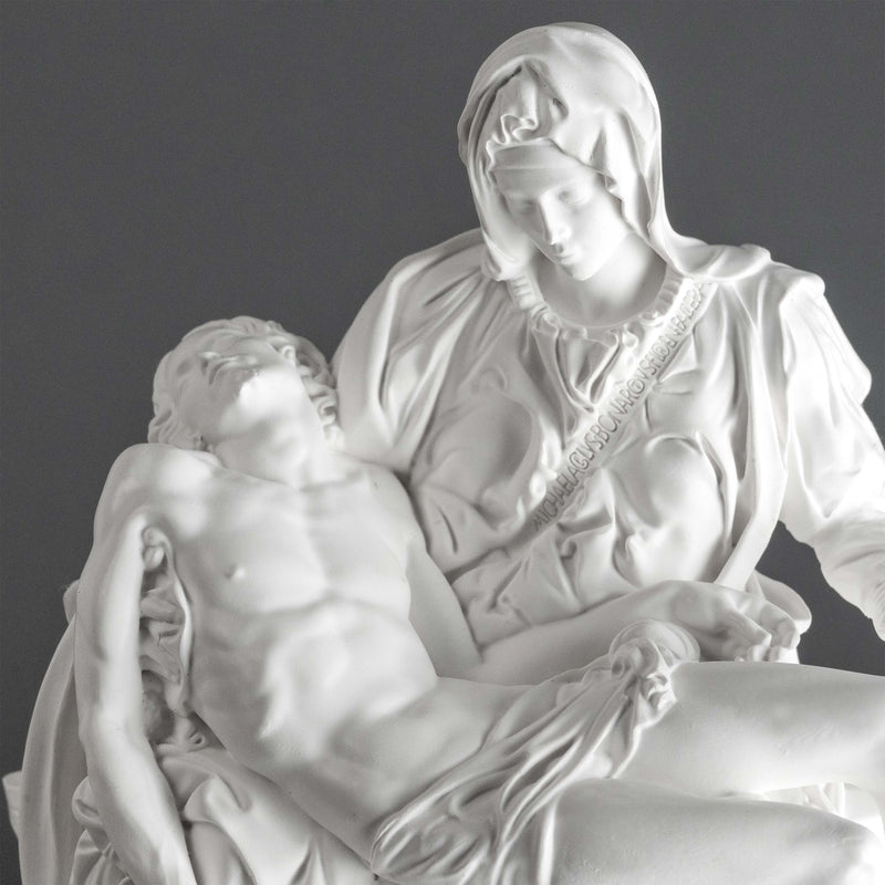 Sculpture de la Pietà de Michel-Ange – Statue Blanche (Musées du Vatican)
