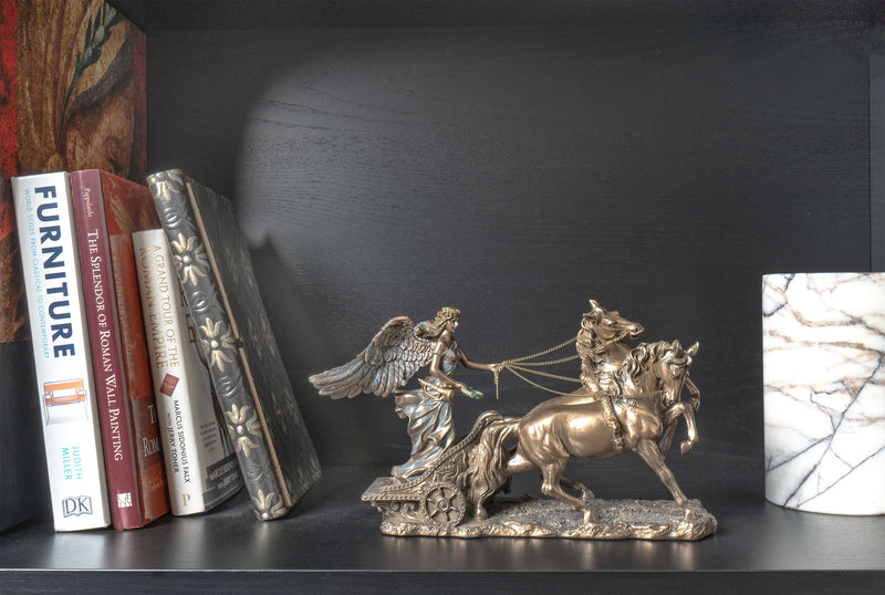 Statue Niké - Déesse de la Victoire sur un Char (Sculpture en bronze coulé à froid)