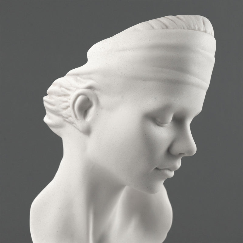 Sculpture buste Serenity – Représentation moderne d’une jeune femme
