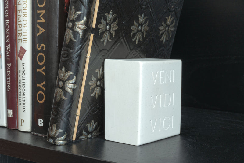 Serre-Livres Veni Vidi Vici – Sculpture d’Inscription Romaine