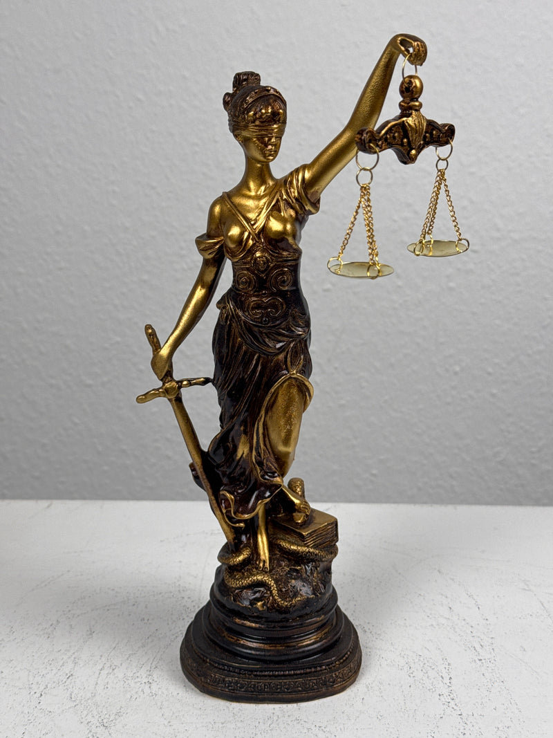 Sculpture de Dame Justice – Symbole de Loi et d’Équité (Petite, Laiton Patiné Noir)