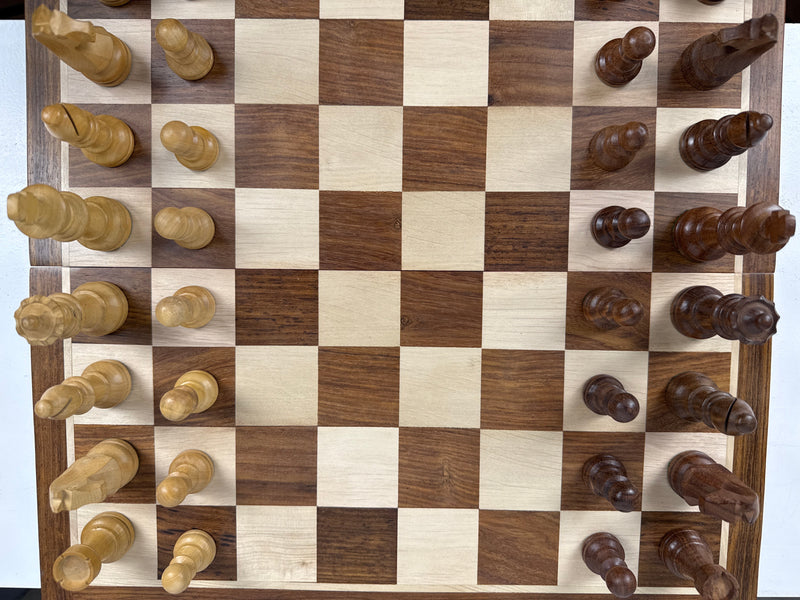 Jeu d’échecs en bois avec plateau (Moyen)