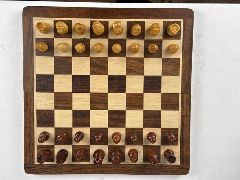 Jeu d’échecs en bois avec plateau (Petit)