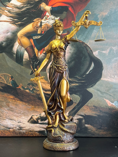 Sculpture de Dame Justice – Symbole de Loi et d’Équité (Grande, Laiton Patiné Noir)