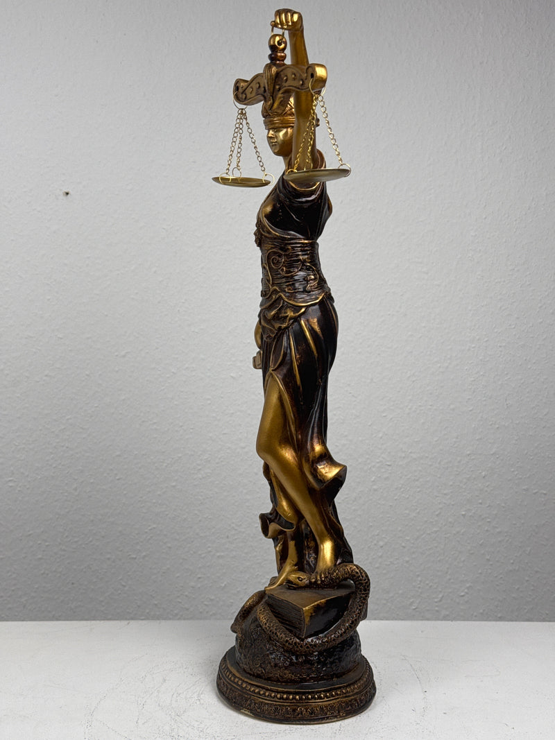 Sculpture de Dame Justice – Symbole de Loi et d’Équité (Grande, Laiton Patiné Noir)