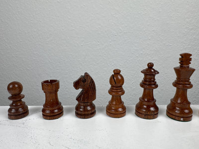 Jeu d’échecs en bois avec plateau (Petit)