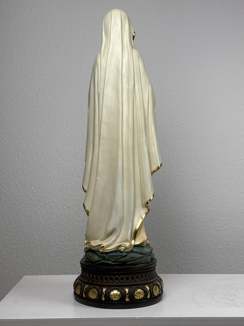 Statue de Notre-Dame de Lourdes