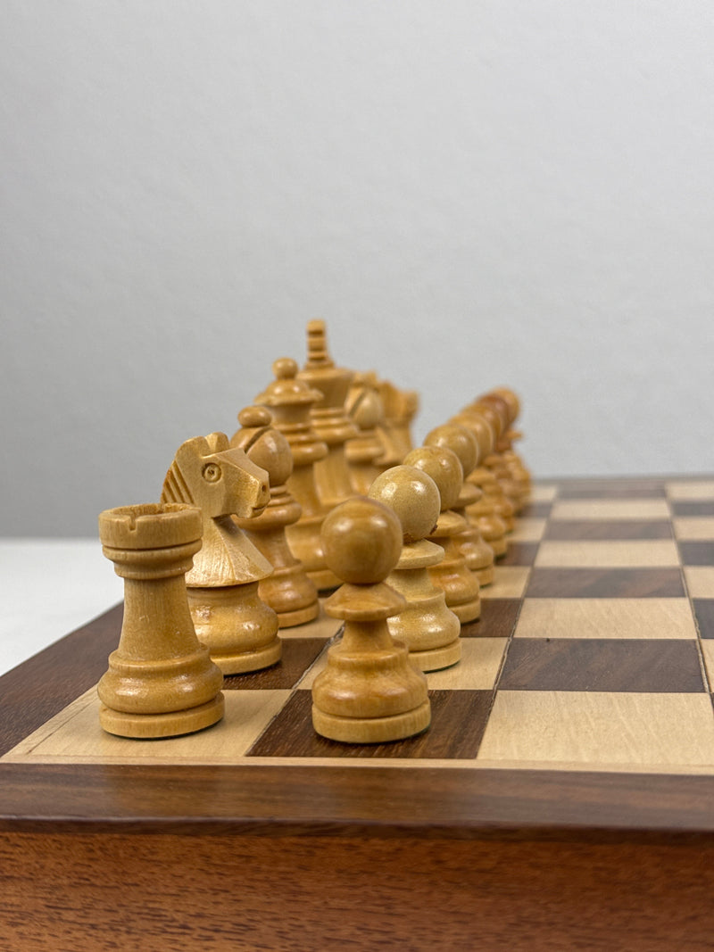 Jeu d’échecs en bois avec plateau (Petit)