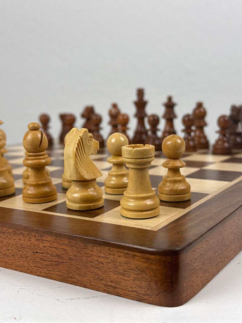 Jeu d’échecs en bois avec plateau (Petit)