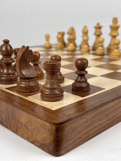 Jeu d’échecs en bois avec plateau (Moyen)