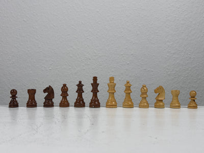 Jeu d’échecs en bois avec plateau (Petit)