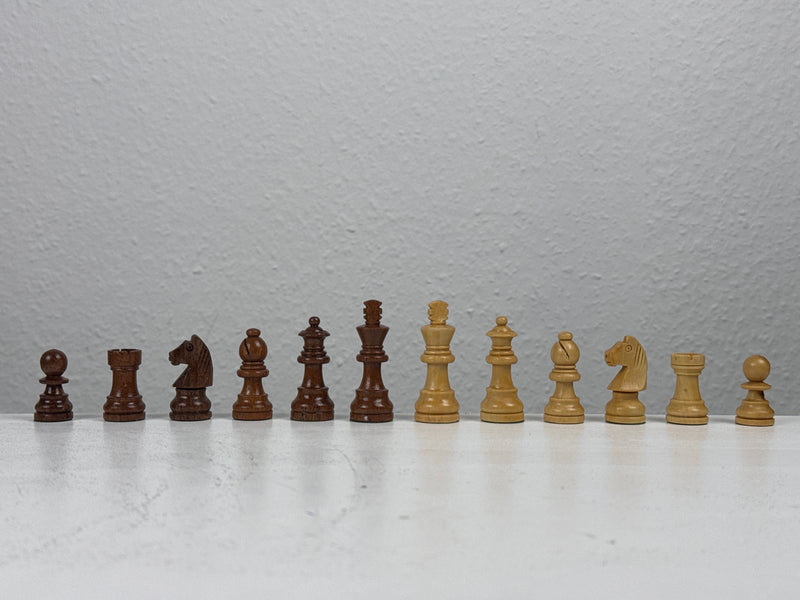 Jeu d’échecs en bois avec plateau (Petit)