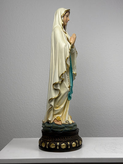 Statue de Notre-Dame de Lourdes