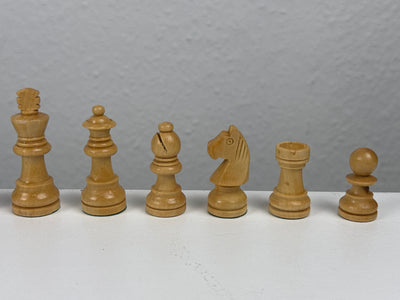 Jeu d’échecs en bois avec plateau (Petit)