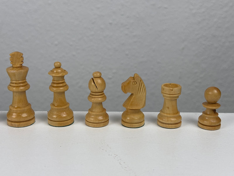 Jeu d’échecs en bois avec plateau (Petit)