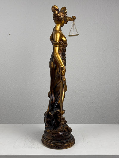 Sculpture de Dame Justice – Symbole de Loi et d’Équité (Grande, Laiton Patiné Noir)