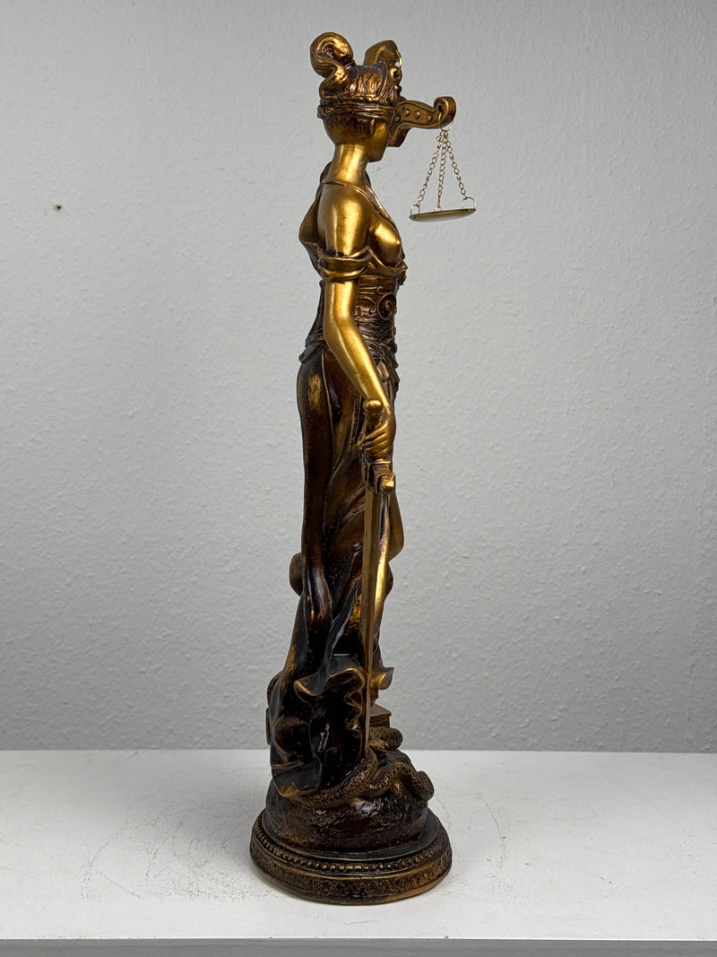 Sculpture de Dame Justice – Symbole de Loi et d’Équité (Grande, Laiton Patiné Noir)