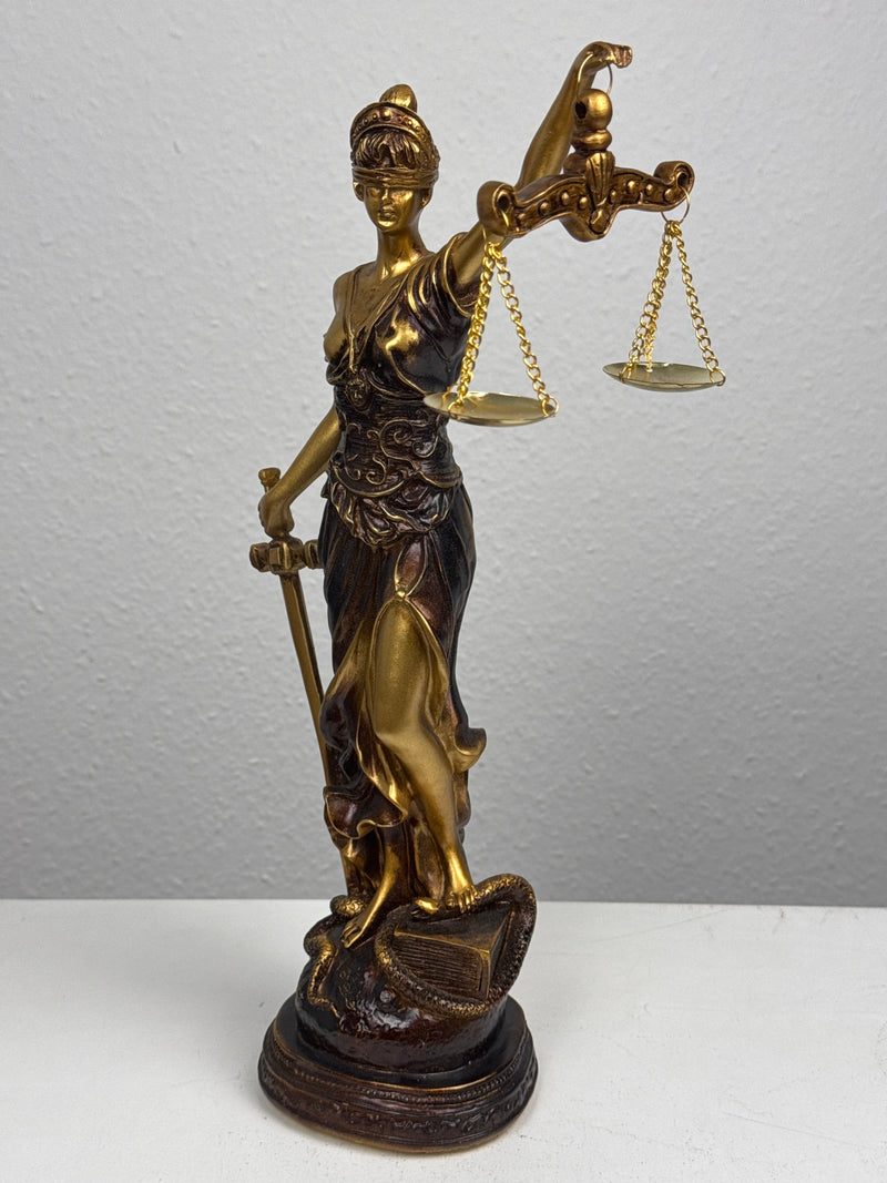 Sculpture de Dame Justice – Symbole de Loi et d’Équité (Laiton Patiné Noir)